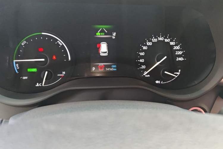 Used Toyota SIENNA 2024 2.5L Hybrid Comfort Edition Odometer Close Up