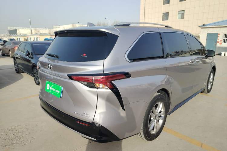 Used Toyota SIENNA 2024 2.5L Hybrid Four-Wheel Drive Luxury Edition Rear Right 45 Deg