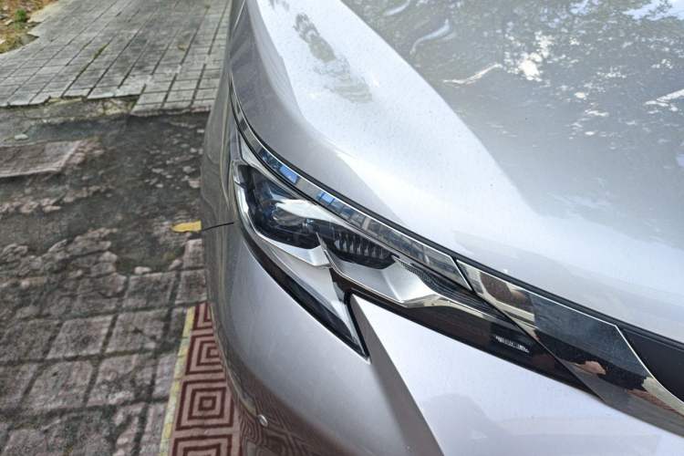 Used Toyota SIENNA 2024 2.5L Hybrid Comfort Edition Right Front Headlight