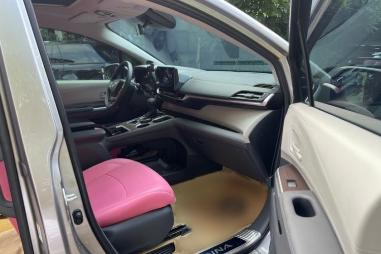 Used Toyota SIENNA 2024 2.5L Hybrid Comfort Edition Right Front Seat