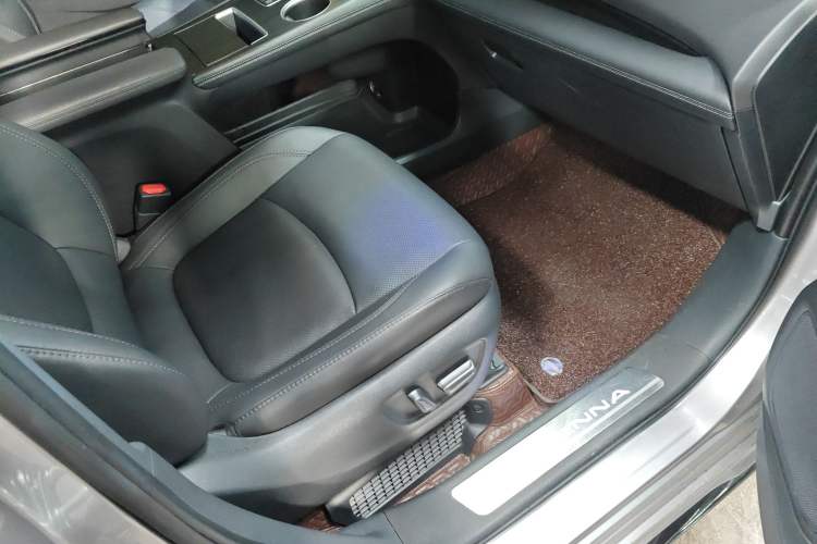 Used Toyota SIENNA 2024 2.5L Hybrid Luxury Edition Right Front Seat
