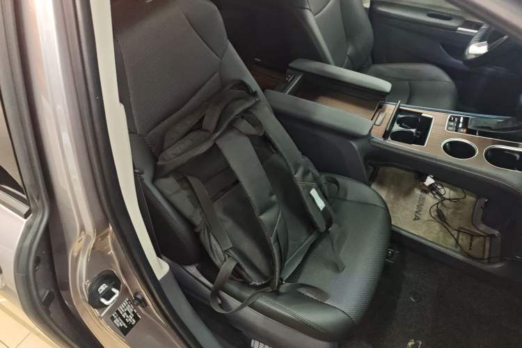 Used Toyota SIENNA 2024 2.5L Hybrid Comfort Edition Right Front Seat