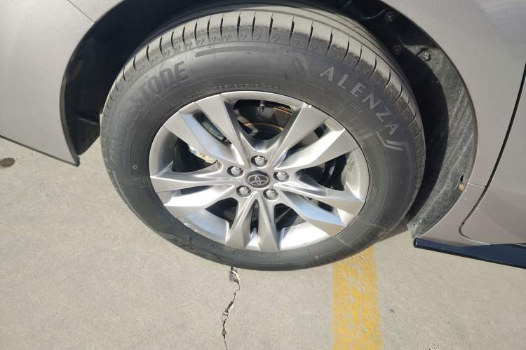 Used Toyota SIENNA 2024 2.5L Hybrid Four-Wheel Drive Luxury Edition Right Rear Wheel Hub
