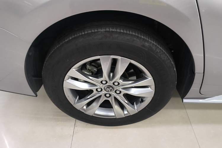 Used Toyota SIENNA 2024 2.5L Hybrid Comfort Edition Right Rear Wheel Hub