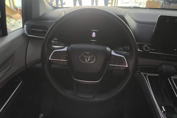 Used Toyota SIENNA 2024 2.5L Hybrid Comfort Edition Steering Wheel