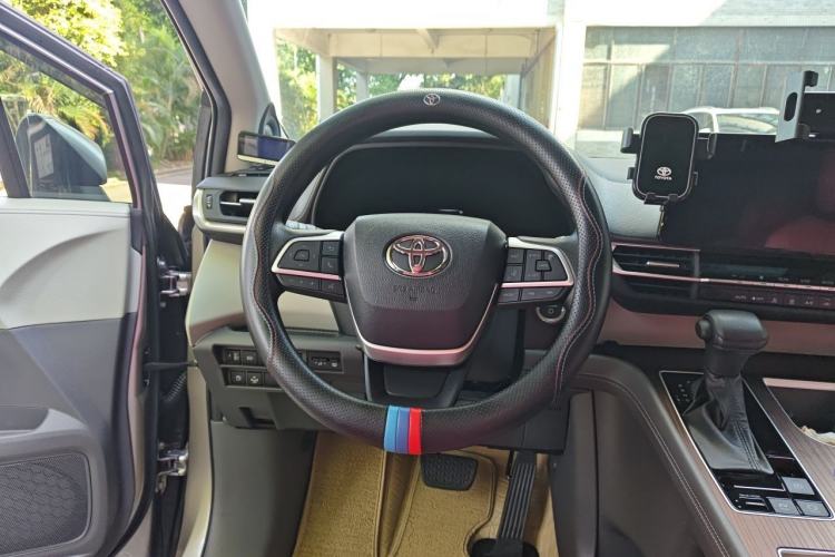 Used Toyota SIENNA 2024 2.5L Hybrid Comfort Edition Steering Wheel