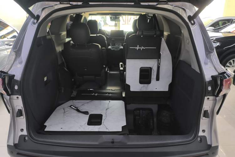 Used Toyota SIENNA 2024 2.5L Hybrid Comfort Edition Trunk