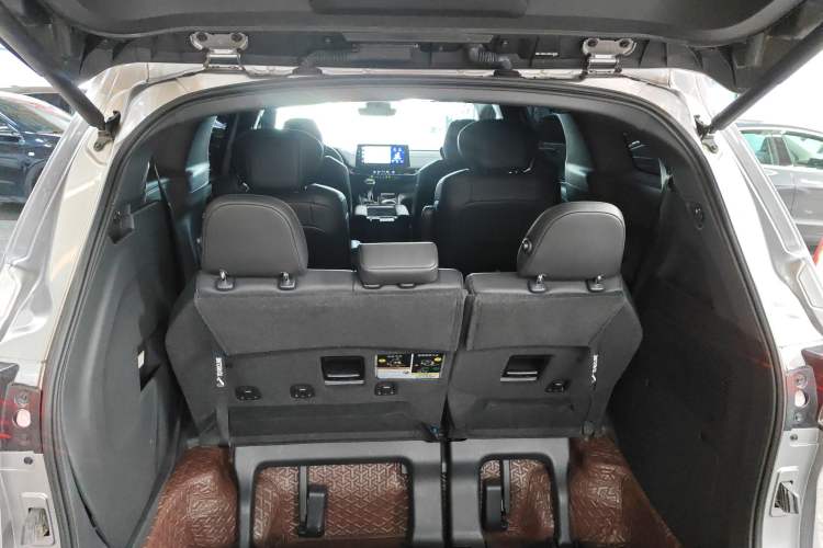 Used Toyota SIENNA 2024 2.5L Hybrid Luxury Edition Trunk