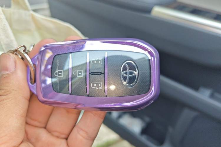 Used Toyota SIENNA 2024 2.5L Hybrid Comfort Edition Vehicle Key