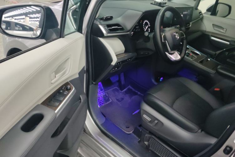 Used Toyota SIENNA 2024 2.5L Hybrid Comfort Edition Driver Seat