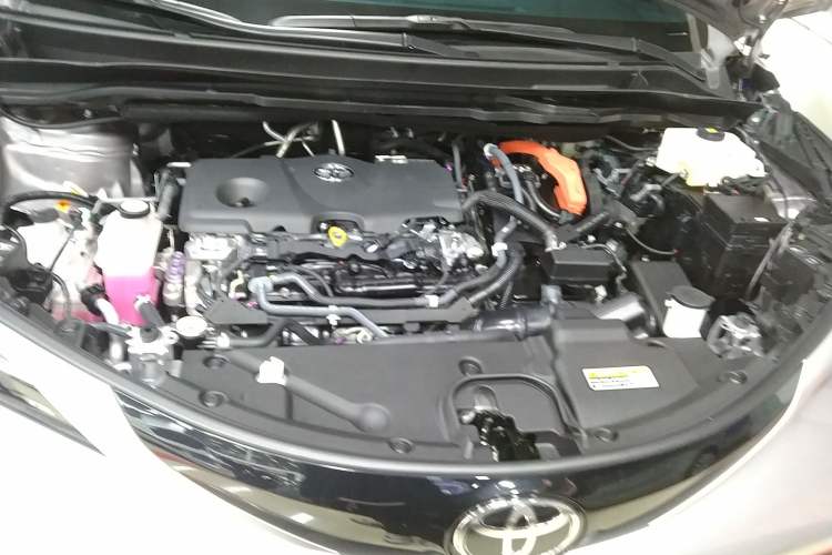 Used Toyota SIENNA 2024 2.5L Hybrid Four-Wheel Drive Prestige Edition Engine Bay