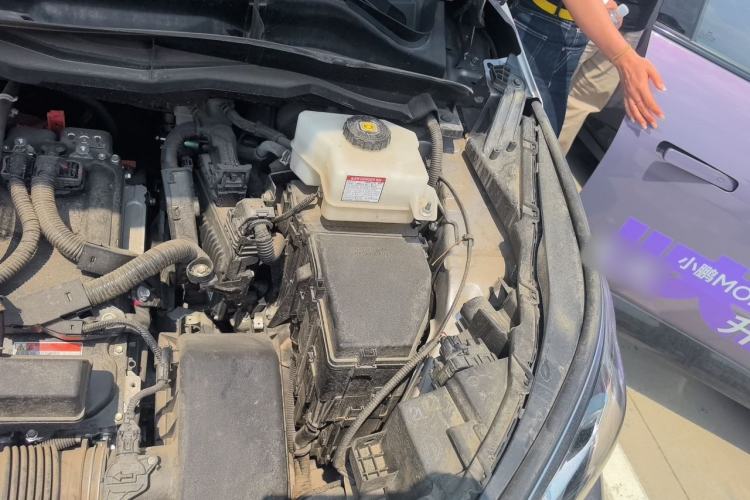 Used Toyota SIENNA 2024 2.5L Hybrid Luxury Edition Engine Bay Left
