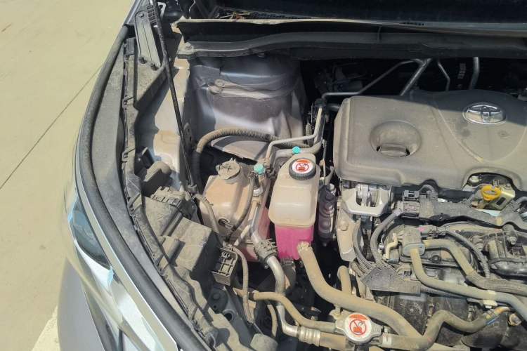 Used Toyota SIENNA 2024 2.5L Hybrid Luxury Edition Engine Bay Right