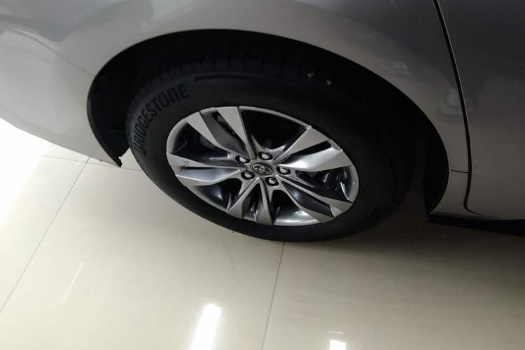 Used Toyota SIENNA 2024 2.5L Hybrid Four-Wheel Drive Prestige Edition Exterior 5