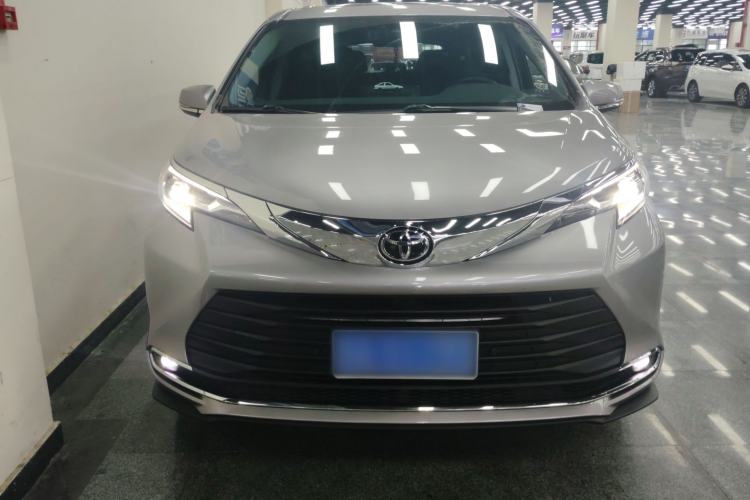 Used Toyota SIENNA 2024 2.5L Hybrid Comfort Edition Front