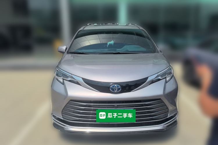 Used Toyota SIENNA 2024 2.5L Hybrid Luxury Edition Front