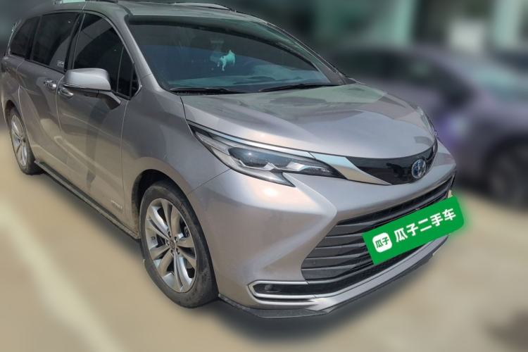 Used Toyota SIENNA 2024 2.5L Hybrid Luxury Edition Front Right 45 Deg