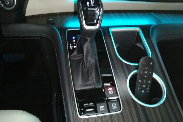 Used Toyota SIENNA 2024 2.5L Hybrid Four-Wheel Drive Prestige Edition Gear Lever