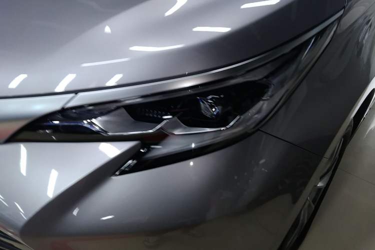 Used Toyota SIENNA 2024 2.5L Hybrid Four-Wheel Drive Prestige Edition Left Front Headlight
