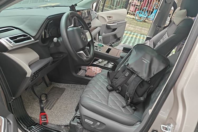 Used Toyota SIENNA 2024 2.5L Hybrid Comfort Edition Left Front Seat