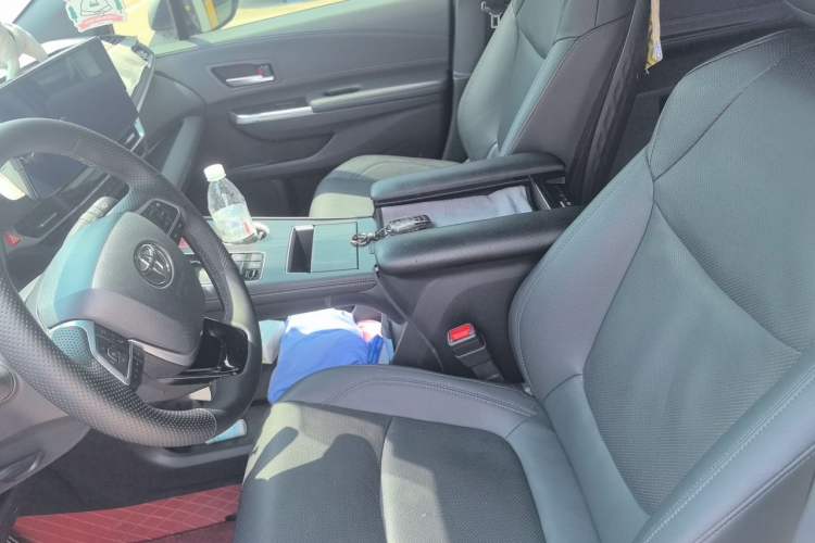 Used Toyota SIENNA 2024 2.5L Hybrid Luxury Edition Left Front Seat