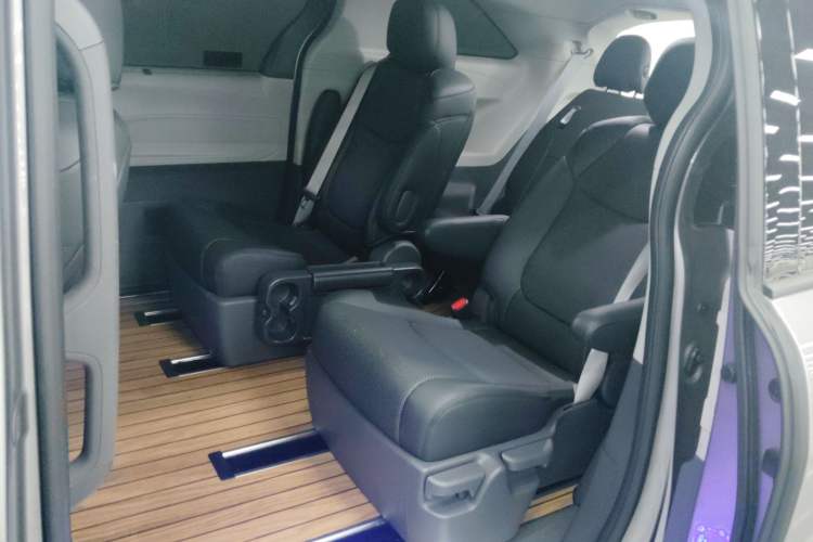 Used Toyota SIENNA 2024 2.5L Hybrid Comfort Edition Left Rear Seat