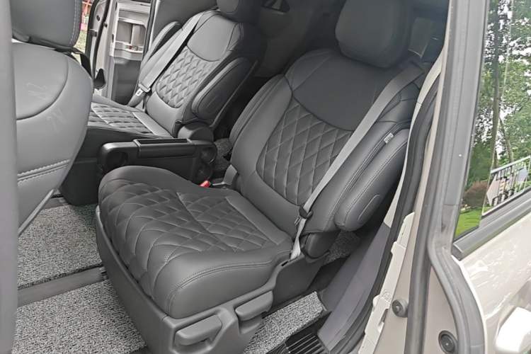 Used Toyota SIENNA 2024 2.5L Hybrid Comfort Edition Left Rear Seat