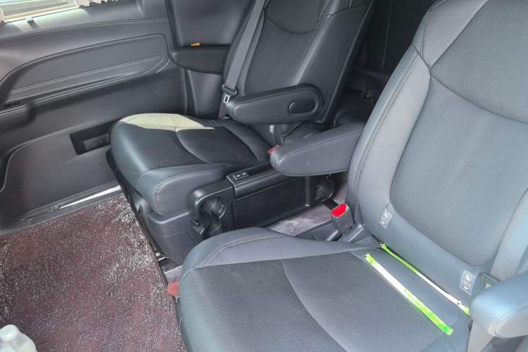 Used Toyota SIENNA 2024 2.5L Hybrid Luxury Edition Left Rear Seat