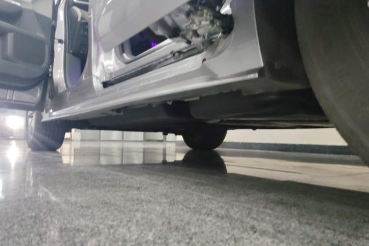 Used Toyota SIENNA 2024 2.5L Hybrid Comfort Edition Left Side Sill