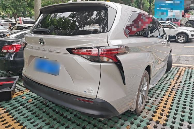 Used Toyota SIENNA 2024 2.5L Hybrid Comfort Edition Rear Right 45 Deg
