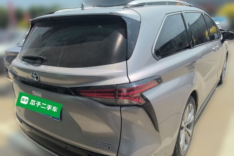 Used Toyota SIENNA 2024 2.5L Hybrid Luxury Edition Rear Right 45 Deg