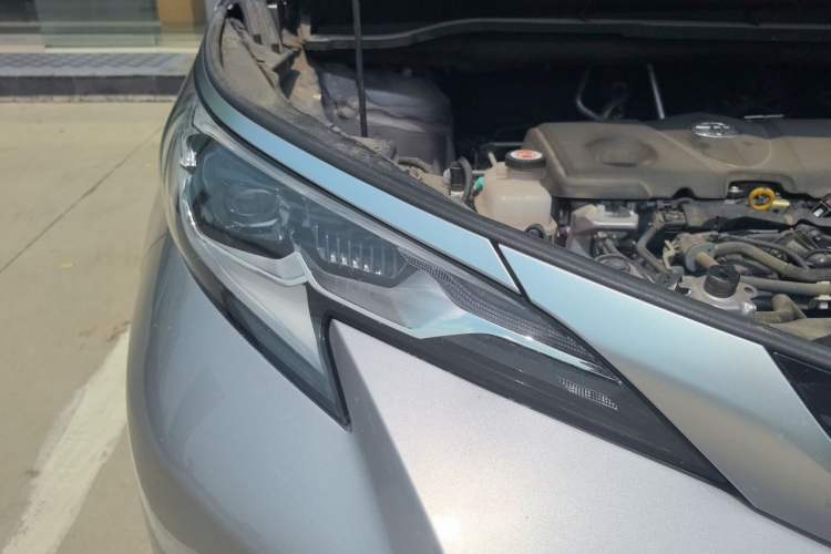 Used Toyota SIENNA 2024 2.5L Hybrid Luxury Edition Right Front Headlight