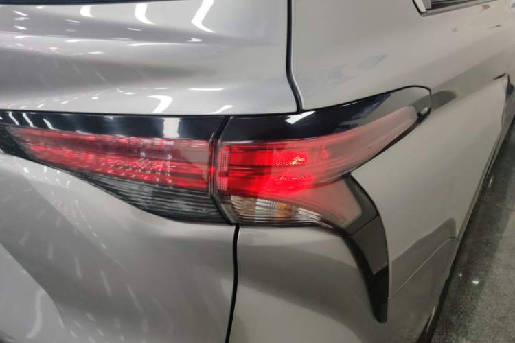 Used Toyota SIENNA 2024 2.5L Hybrid Comfort Edition Right Rear Taillight