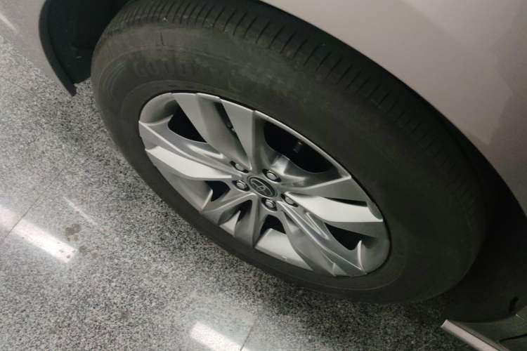 Used Toyota SIENNA 2024 2.5L Hybrid Comfort Edition Right Rear Wheel Hub