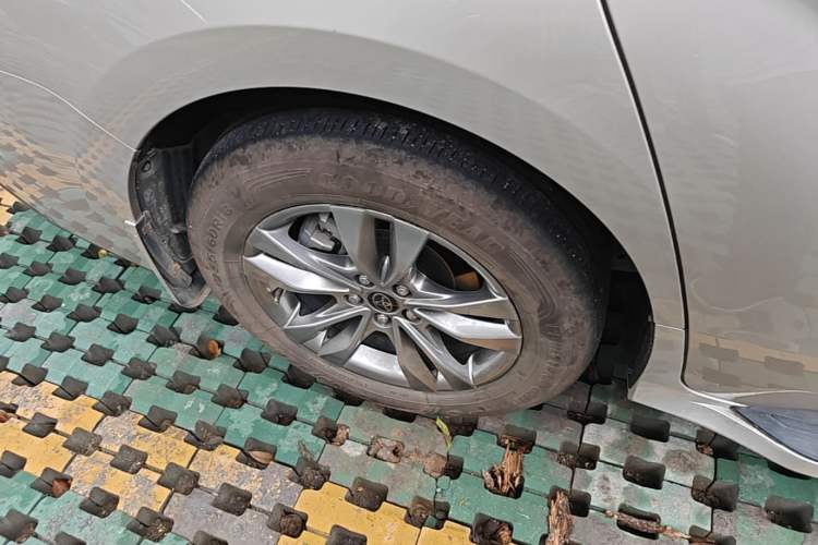 Used Toyota SIENNA 2024 2.5L Hybrid Comfort Edition Right Rear Wheel Hub