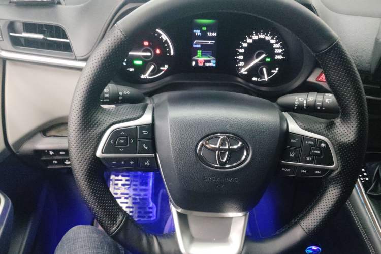 Used Toyota SIENNA 2024 2.5L Hybrid Comfort Edition Steering Wheel