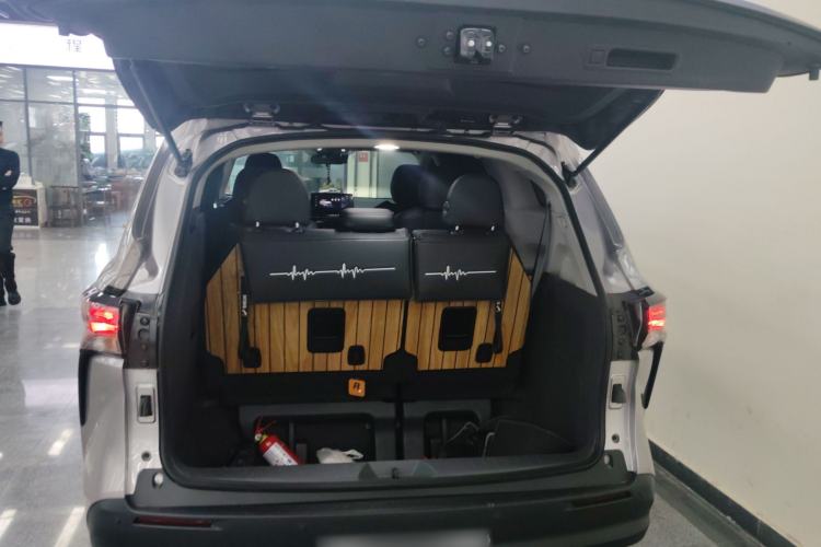 Used Toyota SIENNA 2024 2.5L Hybrid Comfort Edition Trunk