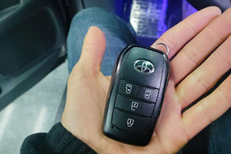 Used Toyota SIENNA 2024 2.5L Hybrid Comfort Edition Vehicle Key