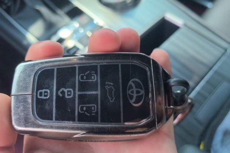 Used Toyota SIENNA 2024 2.5L Hybrid Luxury Edition Vehicle Key