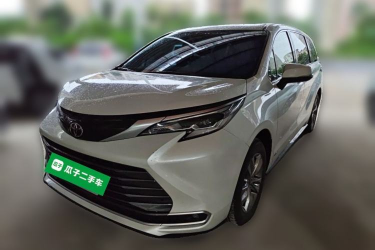Toyota SIENNA 2024 2.5L Hybrid Luxury Edition - Luxury