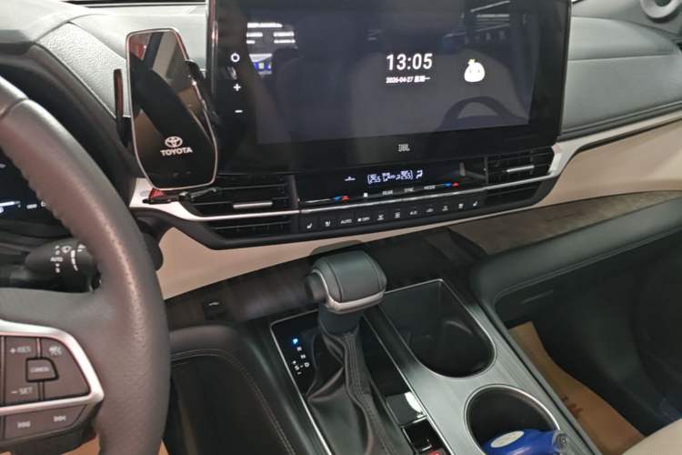 Used Toyota SIENNA 2024 2.5L Hybrid Platinum Edition Audio And AC Panel