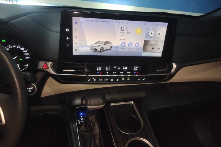 Used Toyota SIENNA 2024 2.5L Hybrid Luxury Edition Audio And AC Panel