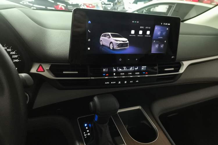 Used Toyota SIENNA 2024 2.5L Hybrid Comfort Edition Audio And AC Panel