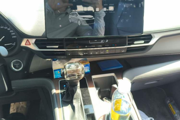 Used Toyota SIENNA 2024 2.5L Hybrid Comfort Edition Audio And AC Panel