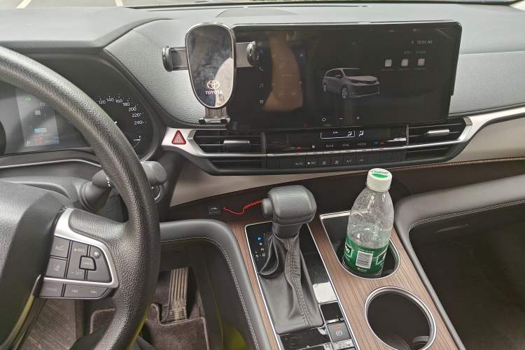Used Toyota SIENNA 2024 2.5L Hybrid Comfort Edition Audio And AC Panel