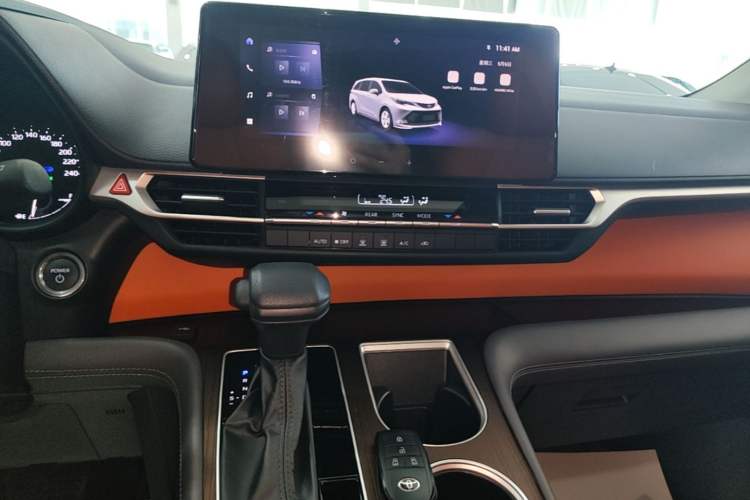 Used Toyota SIENNA 2024 2.5L Hybrid Comfort Edition Audio And AC Panel