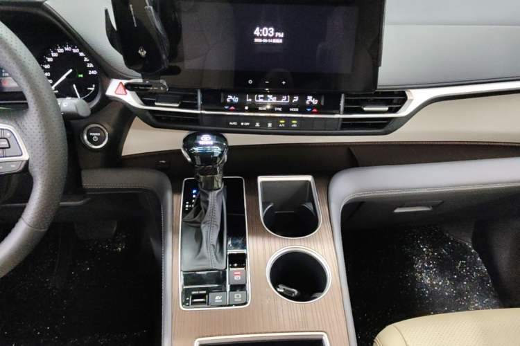 Used Toyota SIENNA 2024 2.5L Hybrid Comfort Edition Audio And AC Panel