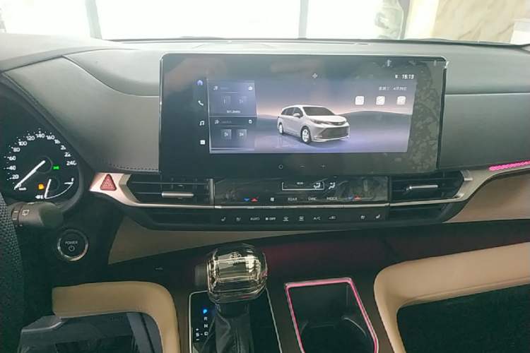 Used Toyota SIENNA 2024 2.5L Hybrid Comfort Edition Audio And AC Panel