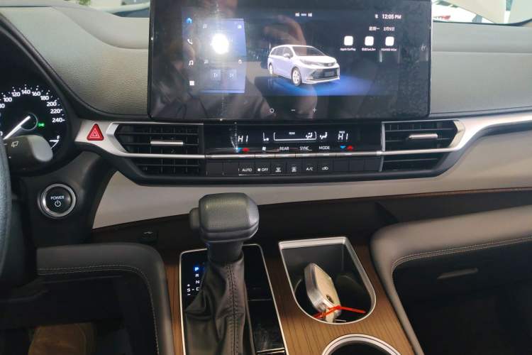 Used Toyota SIENNA 2024 2.5L Hybrid Comfort Edition Audio And AC Panel