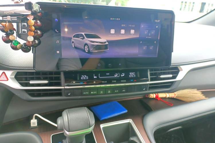 Used Toyota SIENNA 2024 2.5L Hybrid Four-Wheel Drive Luxury Edition Audio And AC Panel